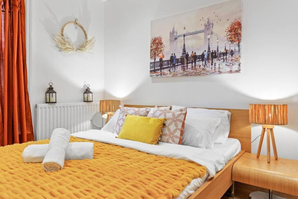3 Bedroom Flat In Haymarket Sleeps 14 Hy1 Apartament Londra