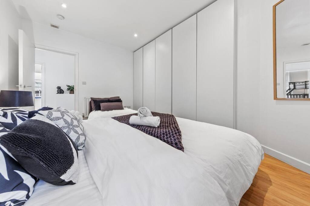 Apartament 3 Bedroom Flat In Haymarket Sleeps 14 Hy1